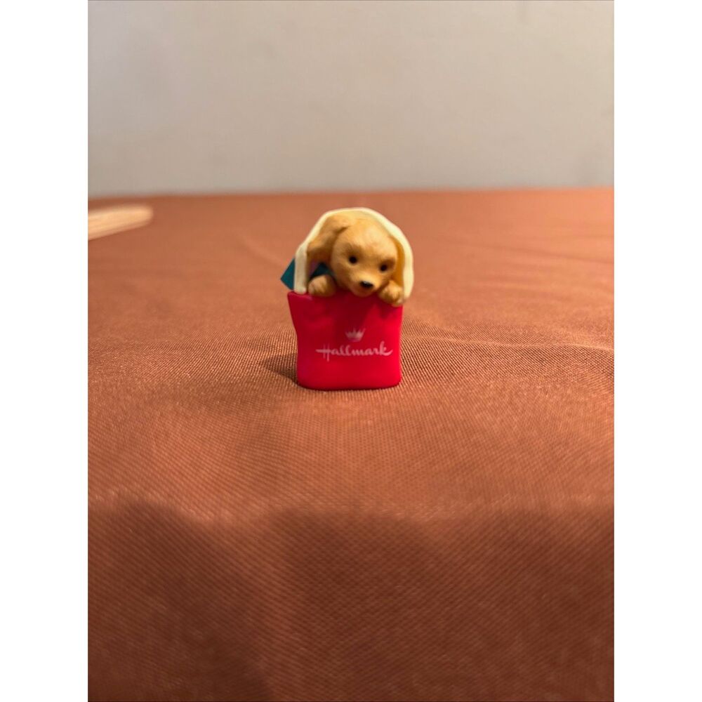 1994 Hallmark Keepsake Miniature Puppy in a Gift Bag Collector's Club QXG #4803